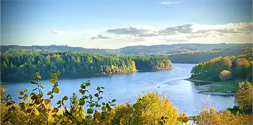 vue aérienne camping Lac de Viam